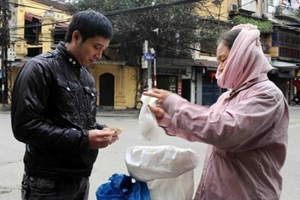 Đầu năm mua muối cầu may